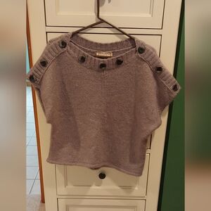 Elegant Button-Accent Sweater in Gray